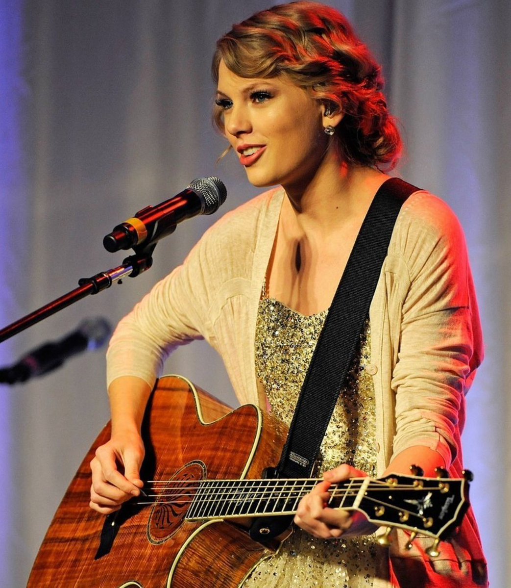 TheSwiftSociety's tweet photo. Throw🔙| 15 years ago today, Taylor Swift won "Songwriter and Artist of the Year" at the 41st Nashville Songwriters Hall Of Fame Induction Ceremony. https://t.co/1vdLQJ4ctZ