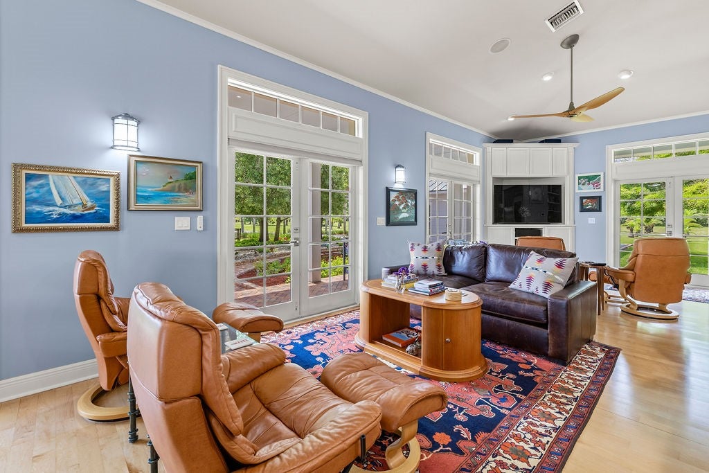 LUXRE's tweet photo. Discover this private, gated 18.1± acre estate. Two parcels allow flexibility for equestrian, ag, or multi-gen use.

🗝️ Alex MacWilliam Real Estate | $3,495,000 USD | https://t.co/P0jxjcsfsF https://t.co/977by5SLIG