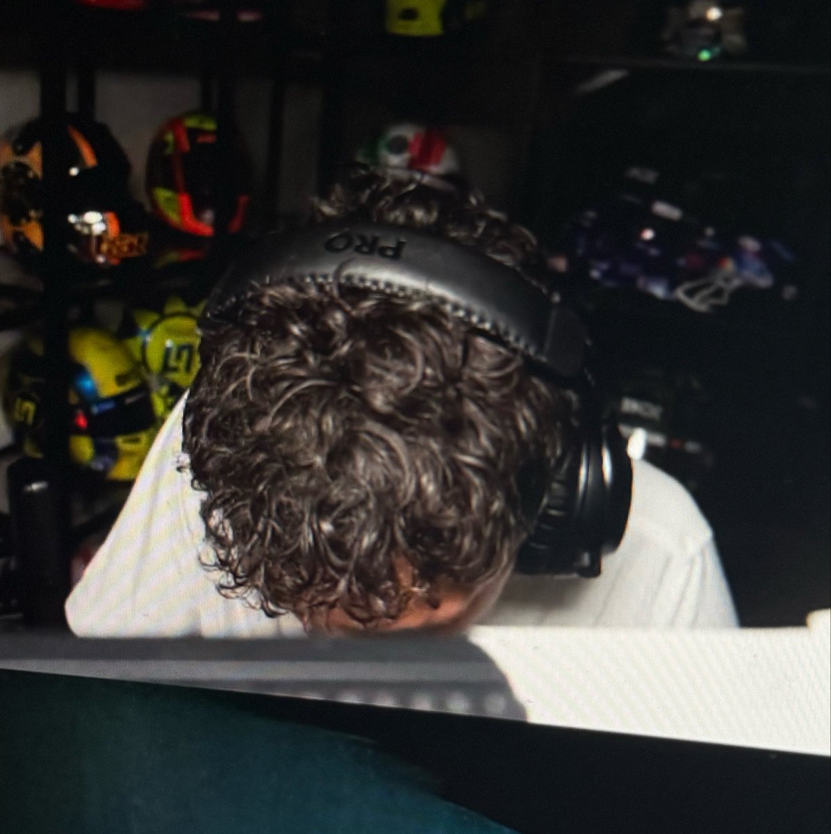 landoscarimi's tweet photo. his gorgeous locks https://t.co/uPgO2pZ0KH