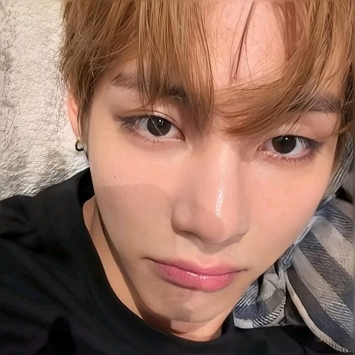 jisungbebeh's tweet photo. @vxlwxrld @rtandzx @Bangbestaa ahi tmb esta mi foto amor 😘 https://t.co/eDDt6HgVY3