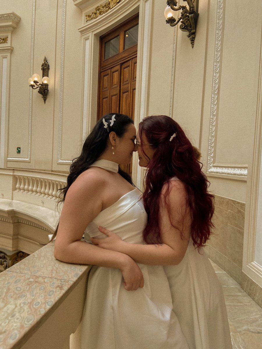 4nna_smp's tweet photo. Sra e Sra Perez-Sgroi 
🏳️‍🌈🤍💍
#lgbt https://t.co/4wWijuBESC