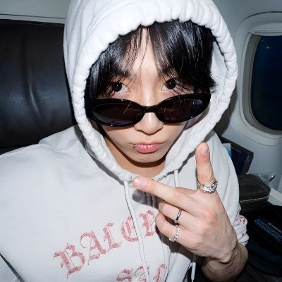 jisungbebeh's tweet photo. @vxlwxrld @rtandzx @Bangbestaa ahi tmb esta mi foto amor 😘 https://t.co/eDDt6HgVY3