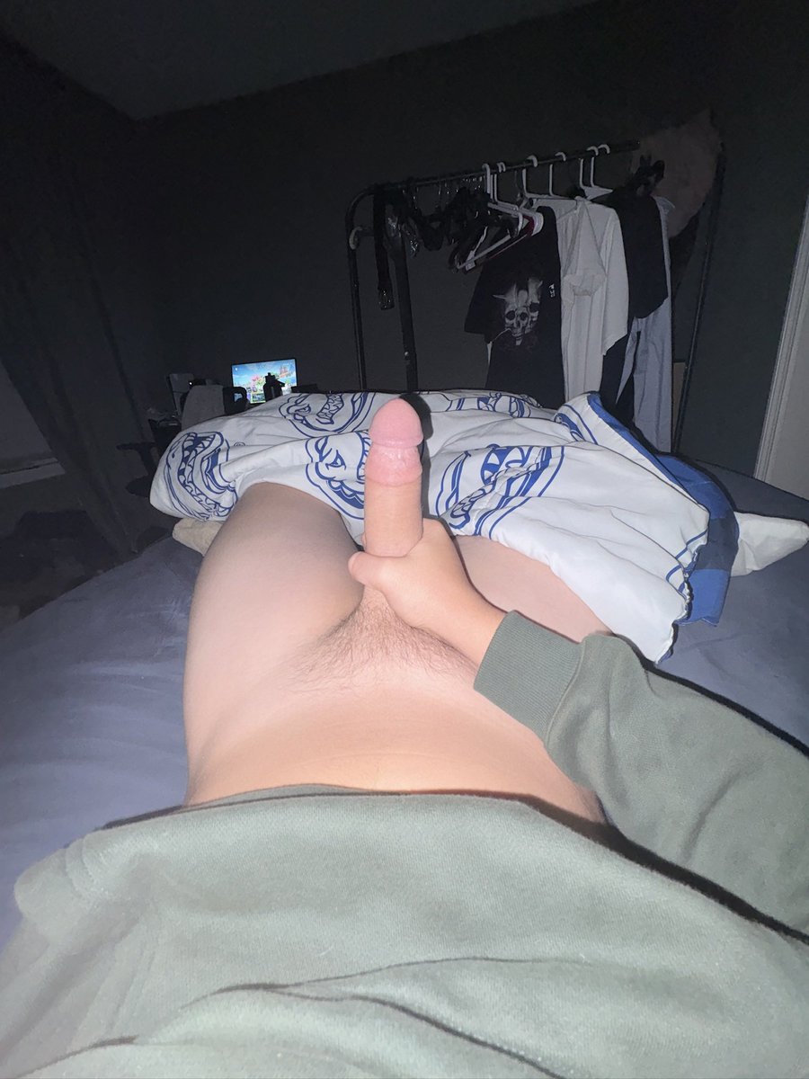 Jon_hungcock's tweet photo. Like if she would put both her hands on it #hung #bwc #bull https://t.co/mCu5FCRjIg