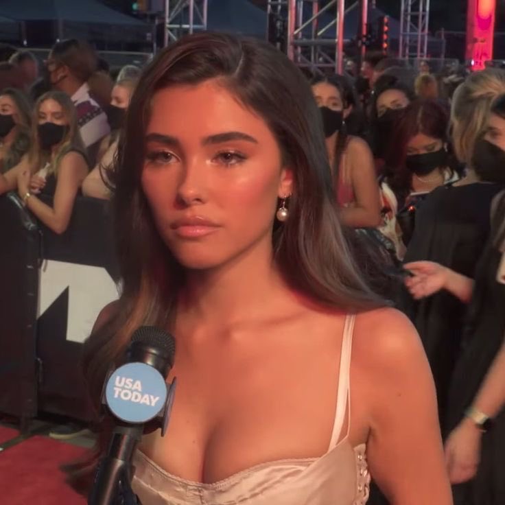 MaddlyInLuv's tweet photo. Madison beer >>> https://t.co/r2kK7VQjzz