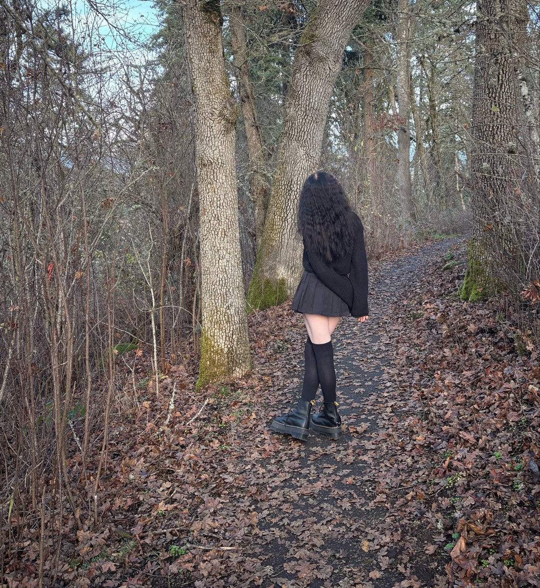 youluvgrace's tweet photo. so which one of you pathetic boys is paying for me to get my nails done? 

#brat #spoiled #findom #alternative #paypig https://t.co/RMAPlSYF80