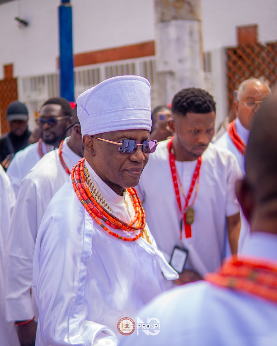 Prospi_ng's tweet photo. Courtesy visit of the First Lady of the Federal Republic of Nigeria @officialoluremitinubu to the Palace of His Royal Majesty, Oba Ewuare II, CFR, the Oba of Benin. 

#10thyearcoronationanniversary
#edoculture
#edostate
#ObaEwuareII
#firstlady

PC: @Prospi_ng https://t.co/eM0jVurz1O