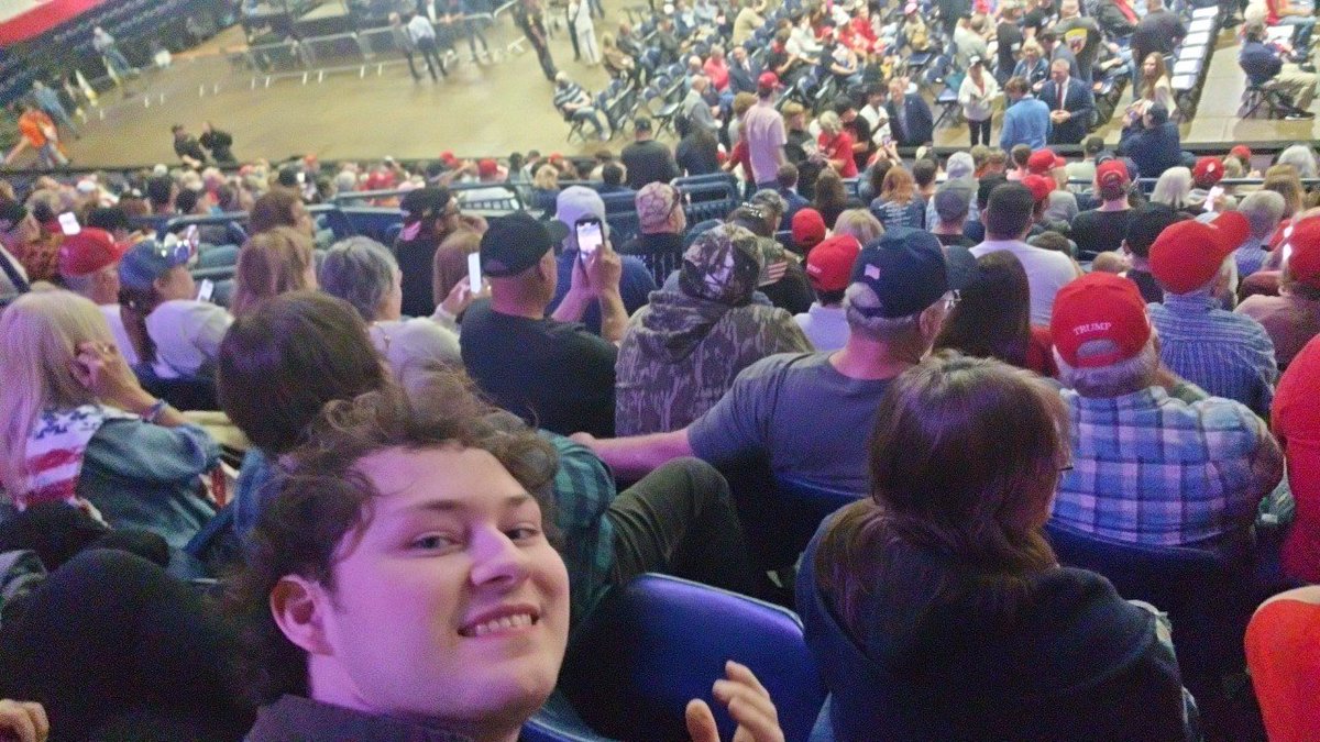 corbinsing's tweet photo. I was the row above her to lol these were taken before her iconic meltdown hahahah https://t.co/QYruzkZDZA
