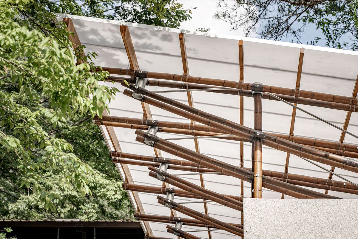 w_emerg's tweet photo. In the Basianshan National Forest Recreation Area in Taichung, Taiwan, Protoplain Architects, led by Yu-Hsin Yeh, redesigned four public restroom facilities using locally grown bamboo.
#Basianshan #ProtoplainArchitects #Bamboo #Sustainable #Taiwan #NaturalMaterials #LowCarbon https://t.co/alZx1VuwOk