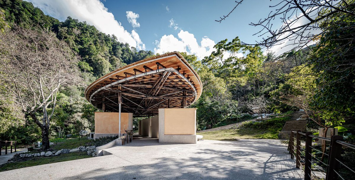 w_emerg's tweet photo. In the Basianshan National Forest Recreation Area in Taichung, Taiwan, Protoplain Architects, led by Yu-Hsin Yeh, redesigned four public restroom facilities using locally grown bamboo.
#Basianshan #ProtoplainArchitects #Bamboo #Sustainable #Taiwan #NaturalMaterials #LowCarbon https://t.co/alZx1VuwOk