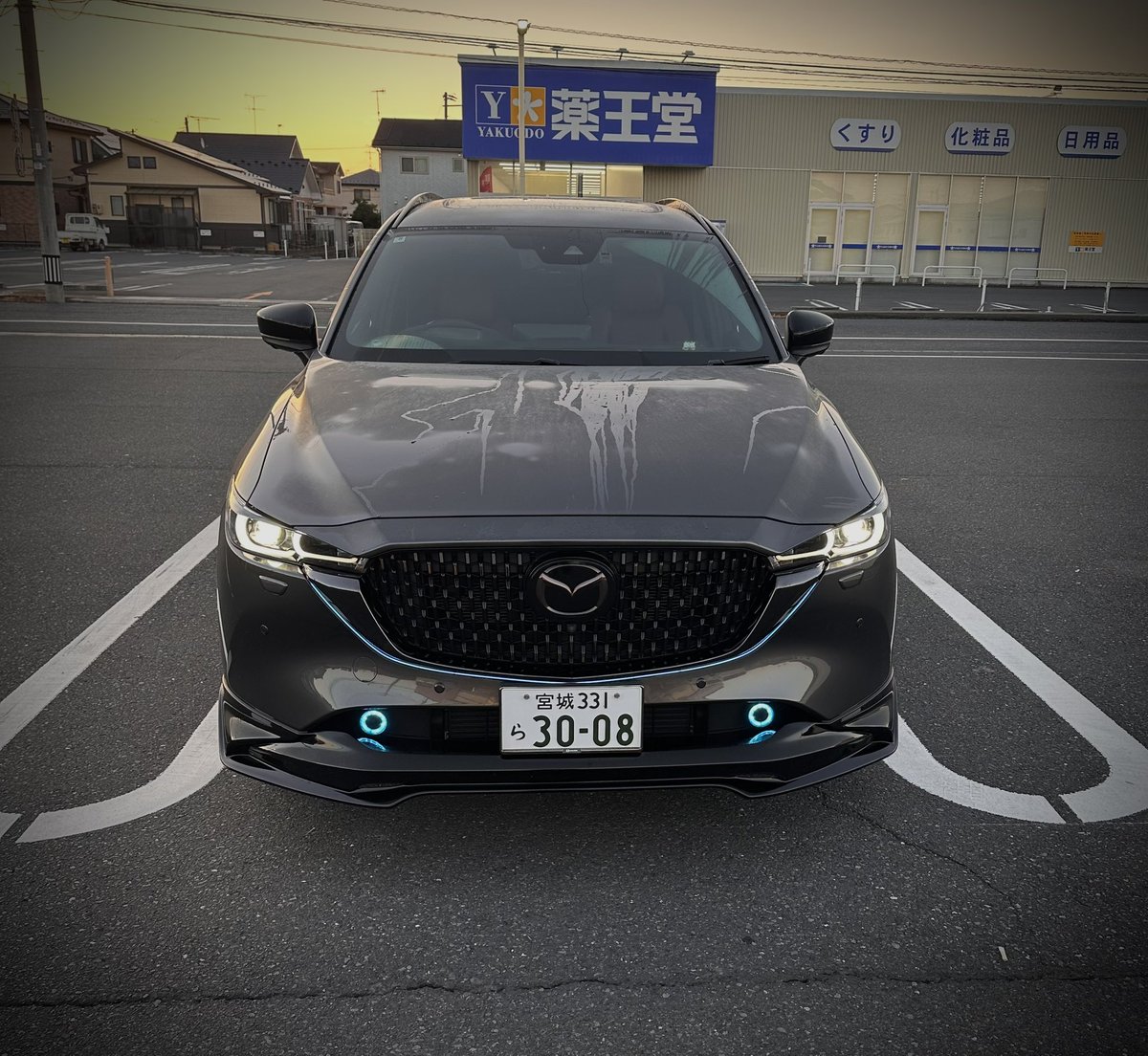 CX8_naaaaEXM's tweet photo. シグネチャーイルミをアクセサリーランプと同じ水色に https://t.co/ZSDMFLVTZB