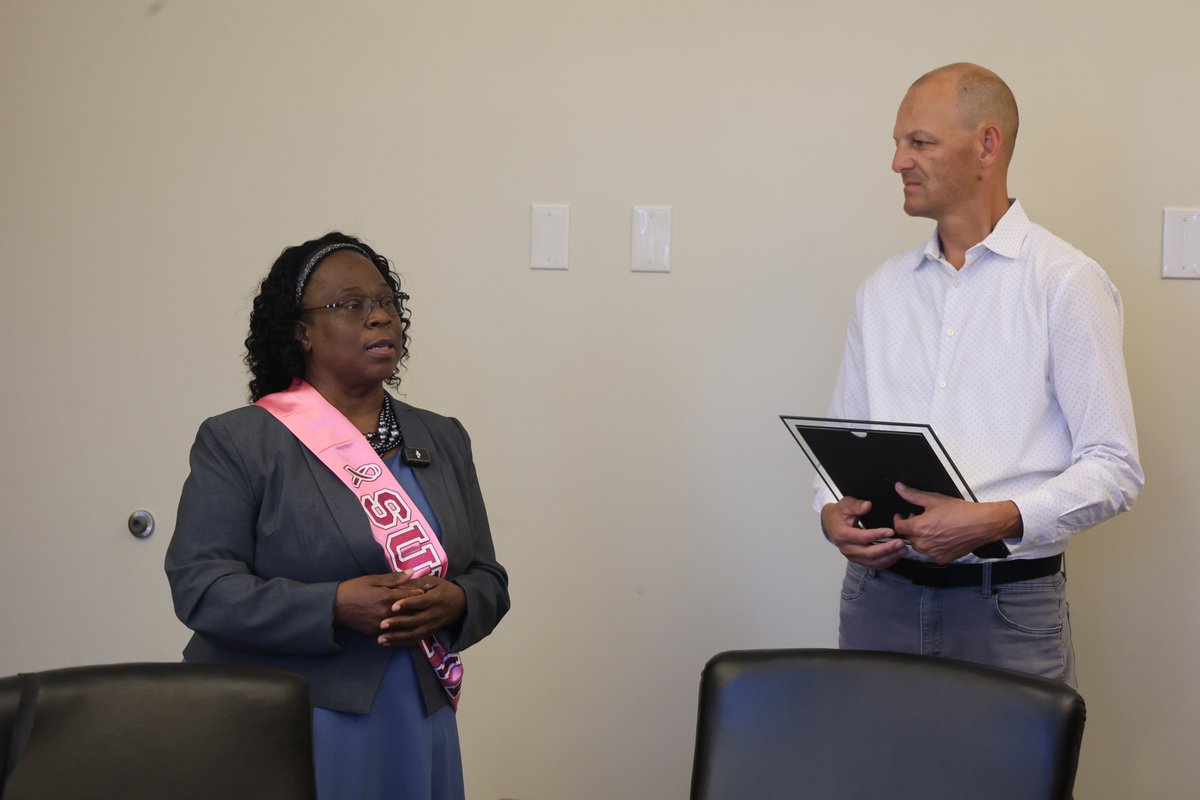 MayorMcCarty's tweet photo. We were proud to recognize Kim Stephens as a 2026 Women of Distinction for her lasting contributions to Sacramento! 

As founder of the Stephens Foundation in South Sac, Kim dedicates her time &amp; resources to uplifting youth, families &amp; supporting single-parent households. https://t.co/pASmxpC9P2