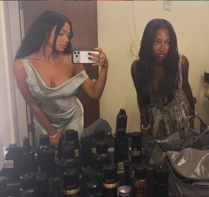 taysinfiniti's tweet photo. favorite girls💕 https://t.co/hrmoeNnhdI