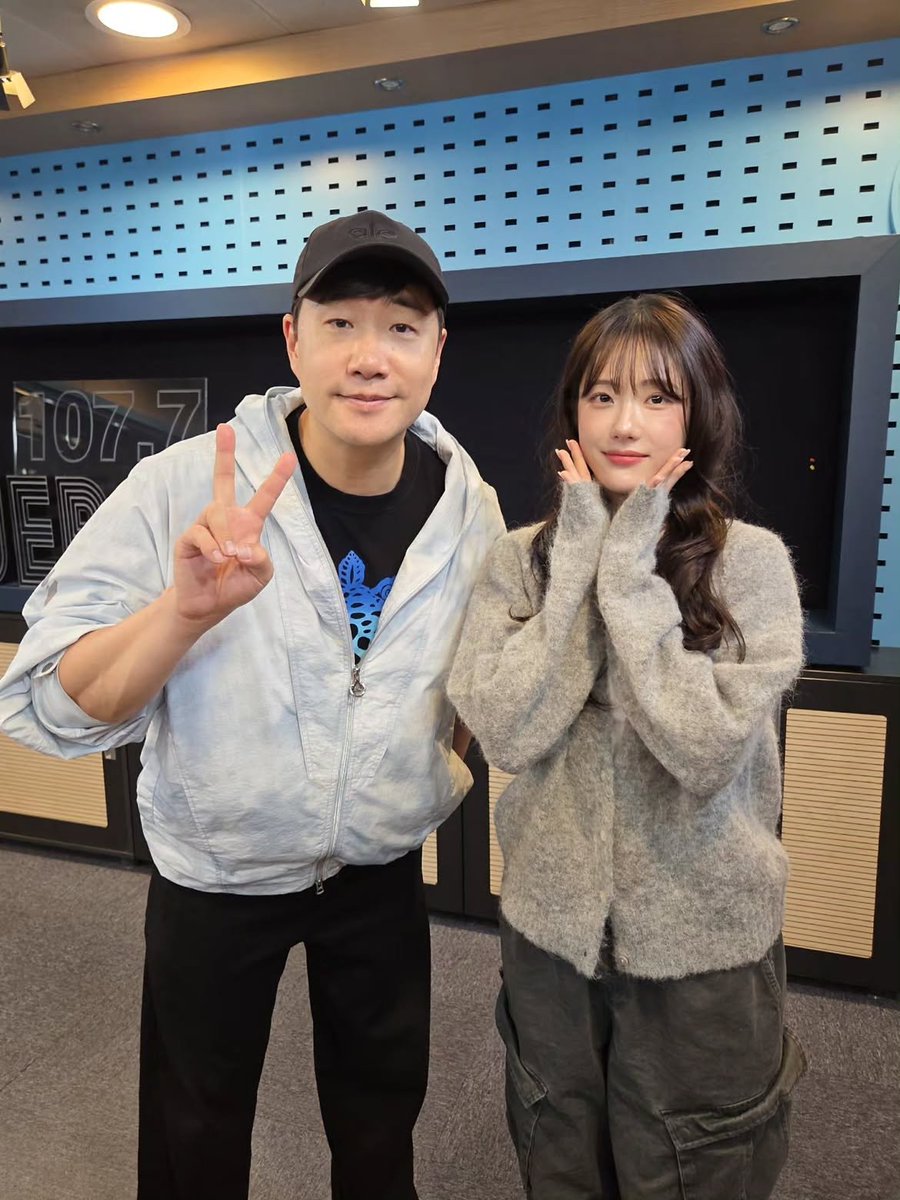 WJSNDAILY's tweet photo. [PIC] 261015 #LUDA guesting on SBS Power FM radio show "Bae Sungjae's Ten" 

https://t.co/yxO3oC2xgs

#우주소녀 #루다 #WJSN https://t.co/yltgOi3B7f