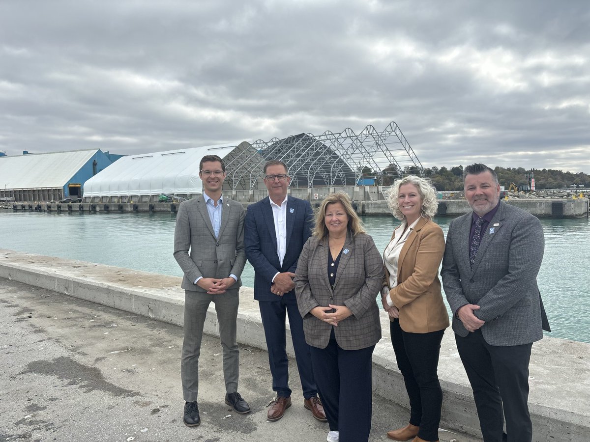 samoosterhoff's tweet photo. Ontario’s ports are opening new agricultural markets 🚢

@LisaThompsonPC and I were at the Port of Goderich today to discuss their plans for expansion and how their positioning on Lake Huron can help connect Ontario agribusinesses to new markets - both domestically and globally. 

Handling over 5 million tonnes of cargo annually and supporting thousands of good jobs, the port plays an important role in growing Ontario’s economy, diversifying trade options, and strengthening our self-reliance.