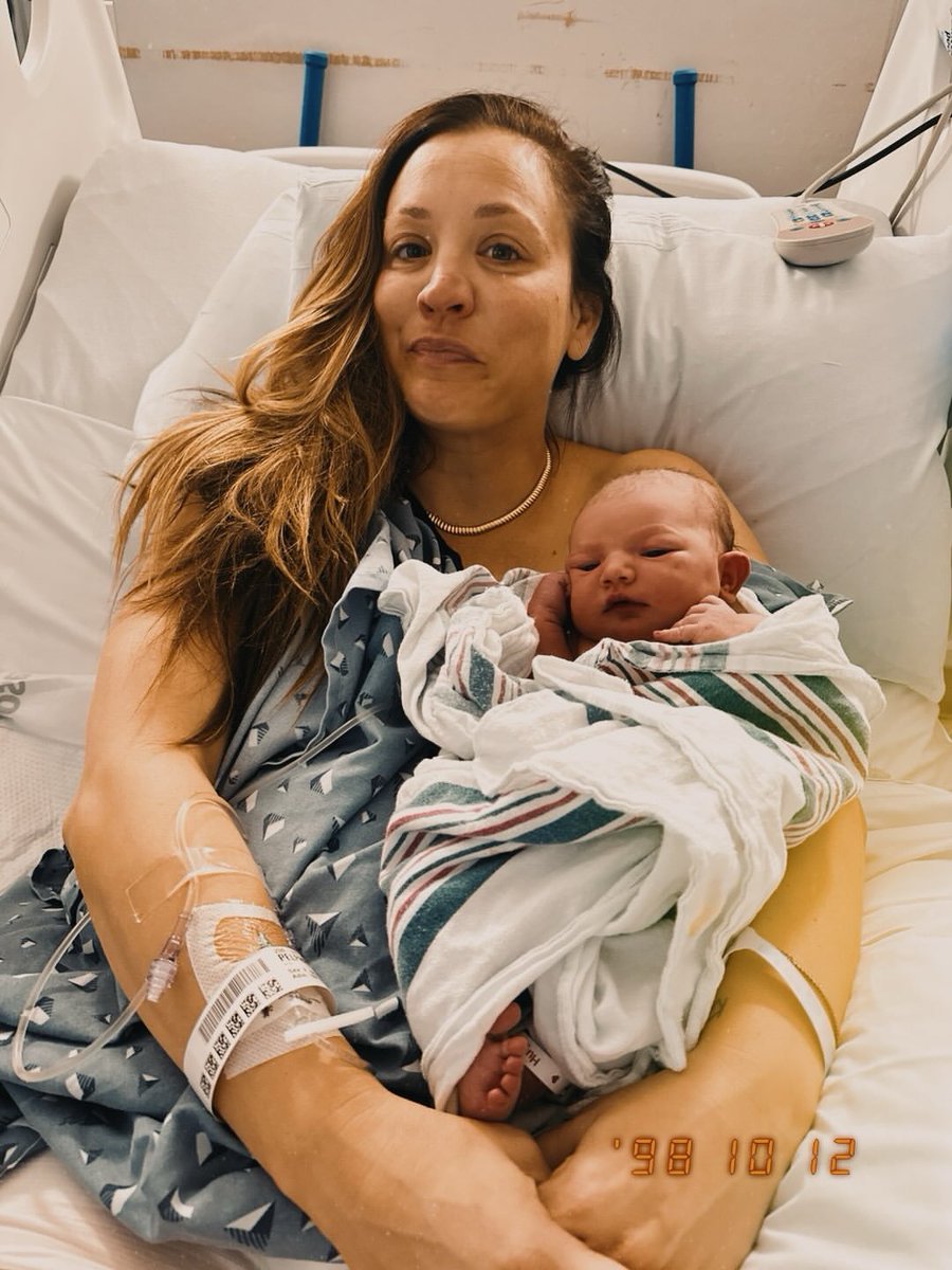 Kaleycuoco17944's tweet photo. 💕✨ My heart is overflowing with love and gratitude. Welcome to the world, my little miracle! 👶❤️You have already filled my life with so much joy, and I can't wait to watch you grow. God first 🥹🍼 #NewbornLove #MyLittleMiracle #BlessedMama #onemilionviews #trending #kaleystyle https://t.co/323rQVg55Z