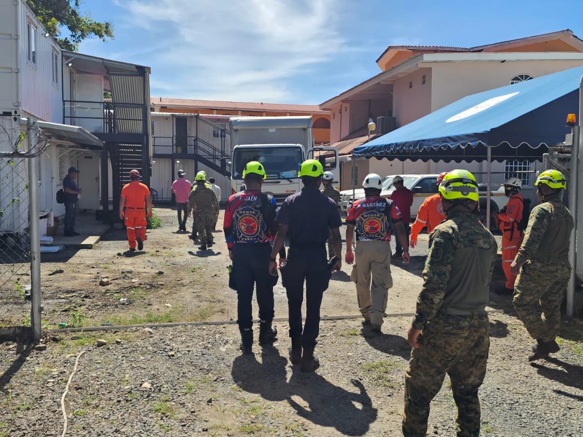 senafrontpanama's tweet photo. “TODOS POR PANAMÁ”

Unidades del SAR y entidades públicas inspeccionaron comercios en la Calle Central de Penonomé, Coclé, para verificar condiciones de seguridad y prevenir riesgos. Durante la jornada, se recomendaron medidas preventivas ante los riesgos. https://t.co/gKS3lg6GPc