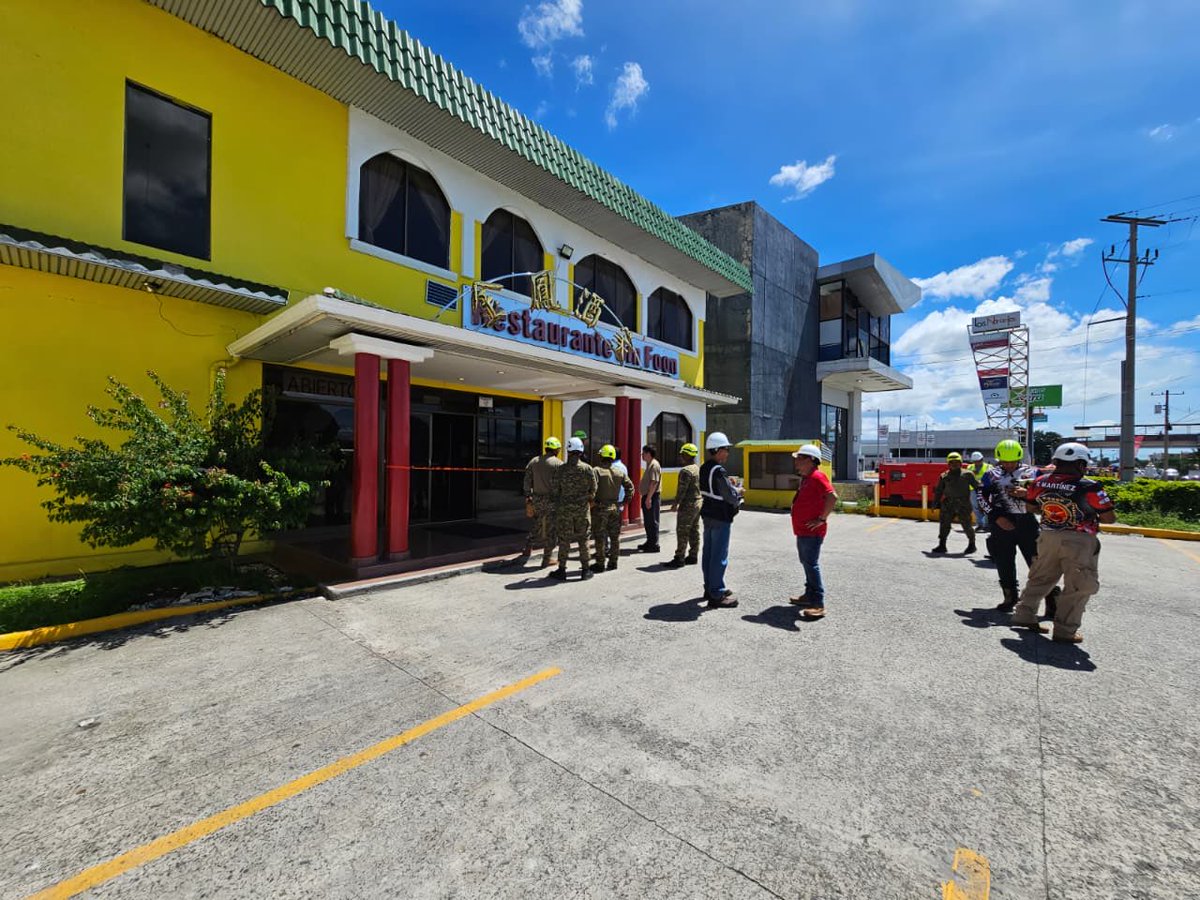 senafrontpanama's tweet photo. “TODOS POR PANAMÁ”

Unidades del SAR y entidades públicas inspeccionaron comercios en la Calle Central de Penonomé, Coclé, para verificar condiciones de seguridad y prevenir riesgos. Durante la jornada, se recomendaron medidas preventivas ante los riesgos. https://t.co/gKS3lg6GPc