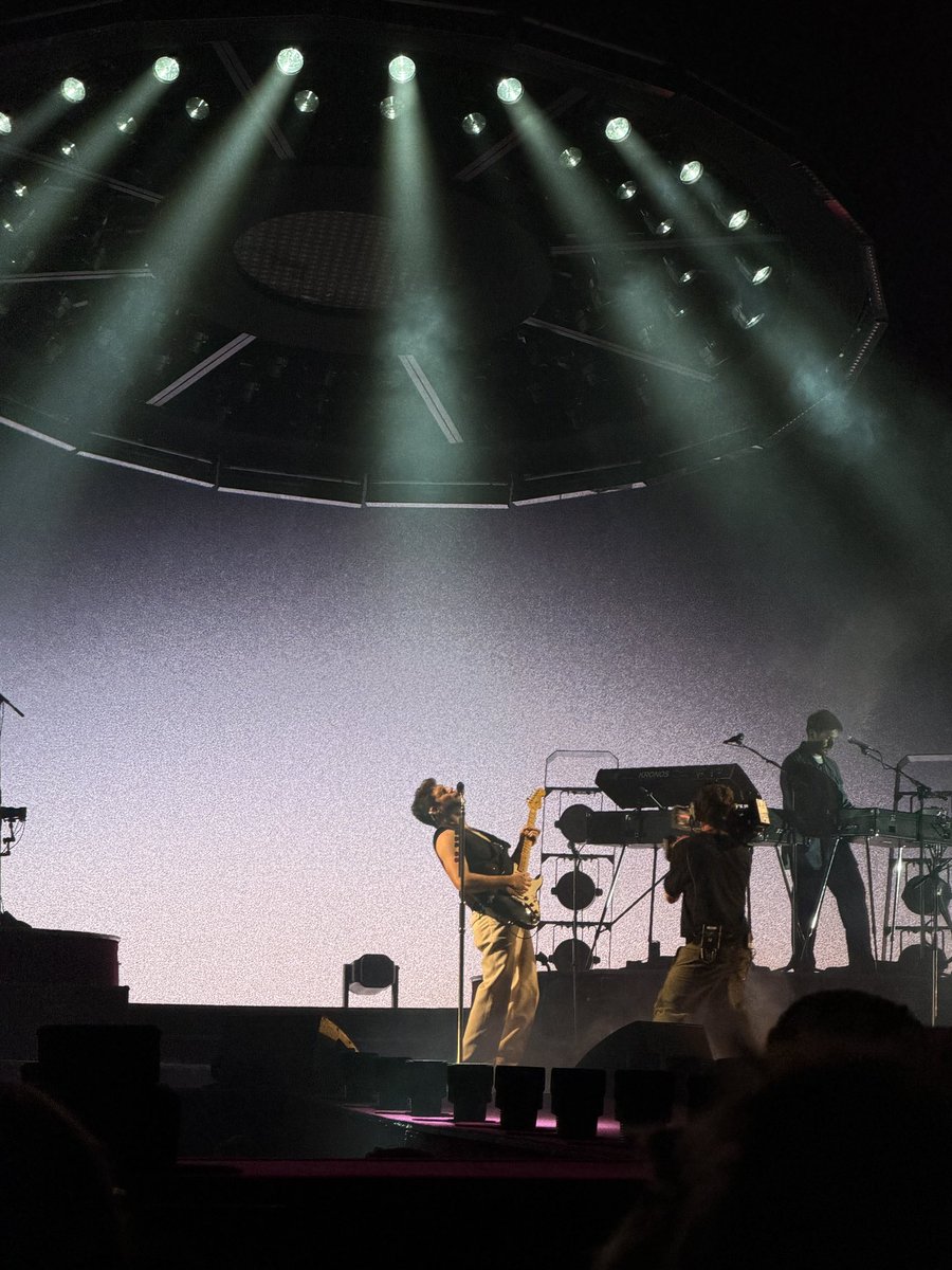fancurling's tweet photo. what a NIGHT in amsterdam 🧡🧡🧡 https://t.co/qndtf8m3hK