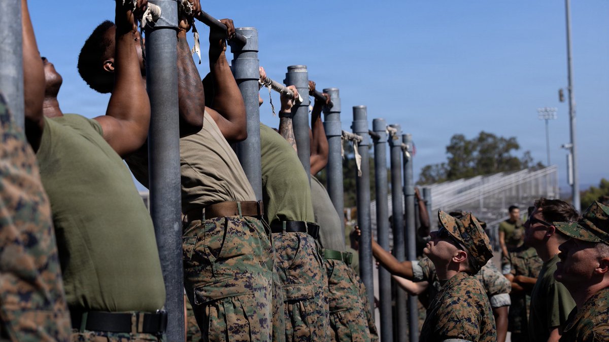 1stMEF's tweet photo. #Marines with @imig_marines compete during HMMR Day, Oct. 1, 2026. The event celebrates I MIG's redesignation and builds camaraderie and readiness.
#IMEF #HMMRDay #EspritDeCorps https://t.co/3z5r4vFS9v