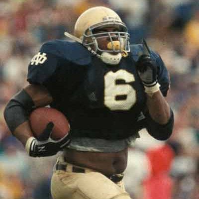 RealCFBonFAX's tweet photo. 🚨 BREAKING: NOTRE DAME CLAIMS IT DESERVES AN AUTOMATIC BID TO THE 24-TEAM CFP 🚨

Sources say Notre Dame believes being independent should guarantee a playoff spot, regardless of its record. https://t.co/o6kC95ECqA