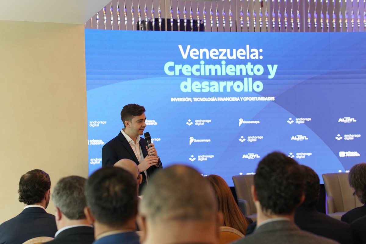 FerrerBreda's tweet photo. Hoy hemos celebrado la conferencia “Venezuela: crecimiento y desarrollo” junto con Anchorage Digital. Hemos hablado de economía, inversión (sobre todo no petrolera) y tecnología financiera.

Logramos reunir economistas, ejecutivos, analistas y periodistas para dar la discusión sobre sus perspectivas y qué modelo económico queremos.

También hemos podido escuchar sobre la experiencia de Anchorage Digital como banco de stablecoins y su visión para Venezuela.

Finalmente, quiero agradecer a todos los que asistieron por seguir creyendo en nuestros proyectos, @OrinocoResearch y @theguacamayave.