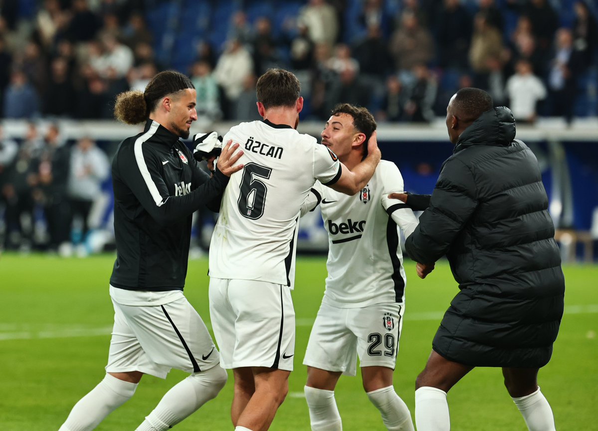 Besiktas's tweet photo. Salih ile İlhan bildiğimiz gibi. 😄 https://t.co/lk6FJIVGxG