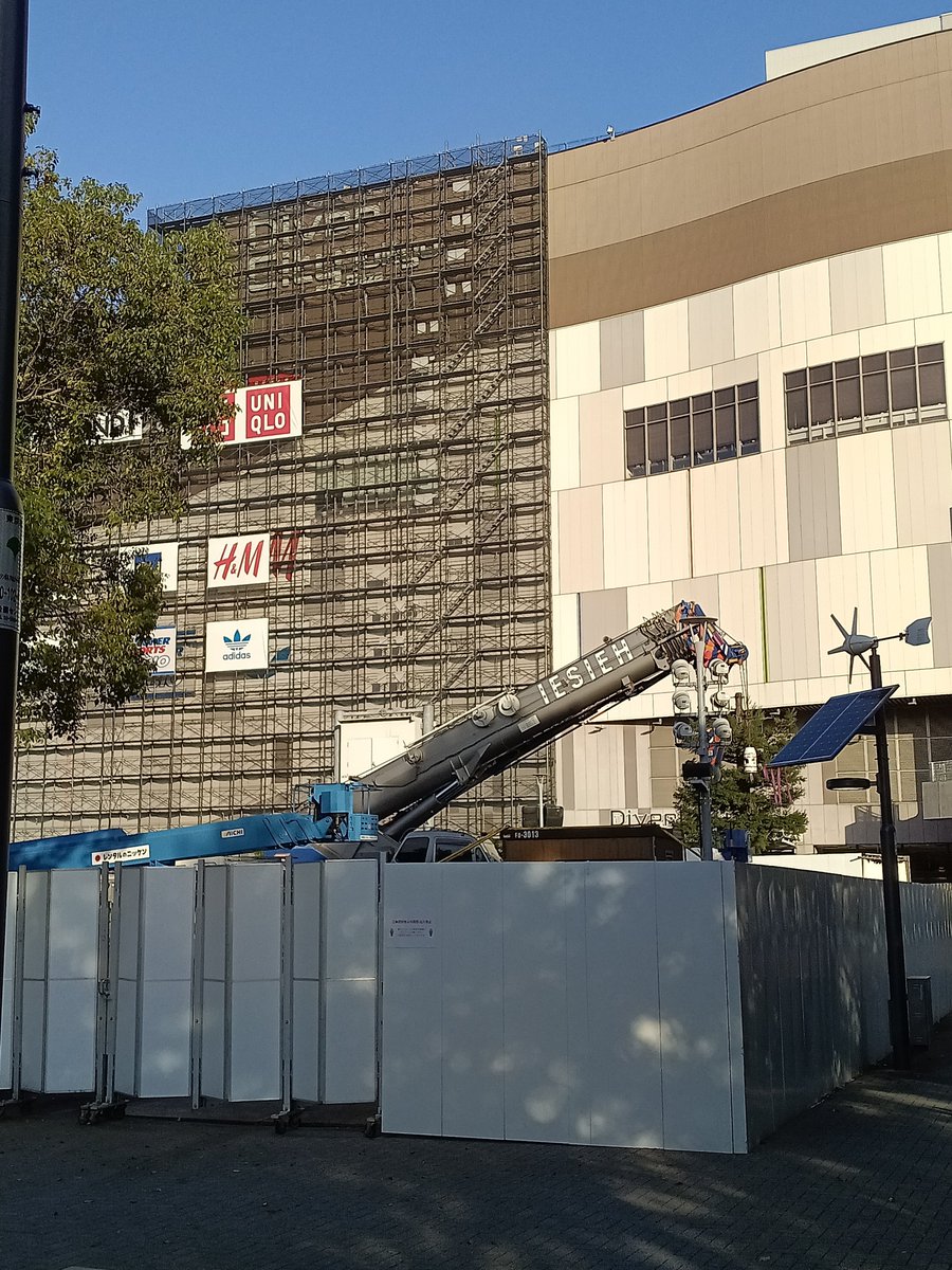 unya41447845's tweet photo. 全ての部位が解体された
かつてユニコーンガンダム立像が
立っていた場所
#ユニコーンガンダム立像解体工事 https://t.co/O3PmrycNBt