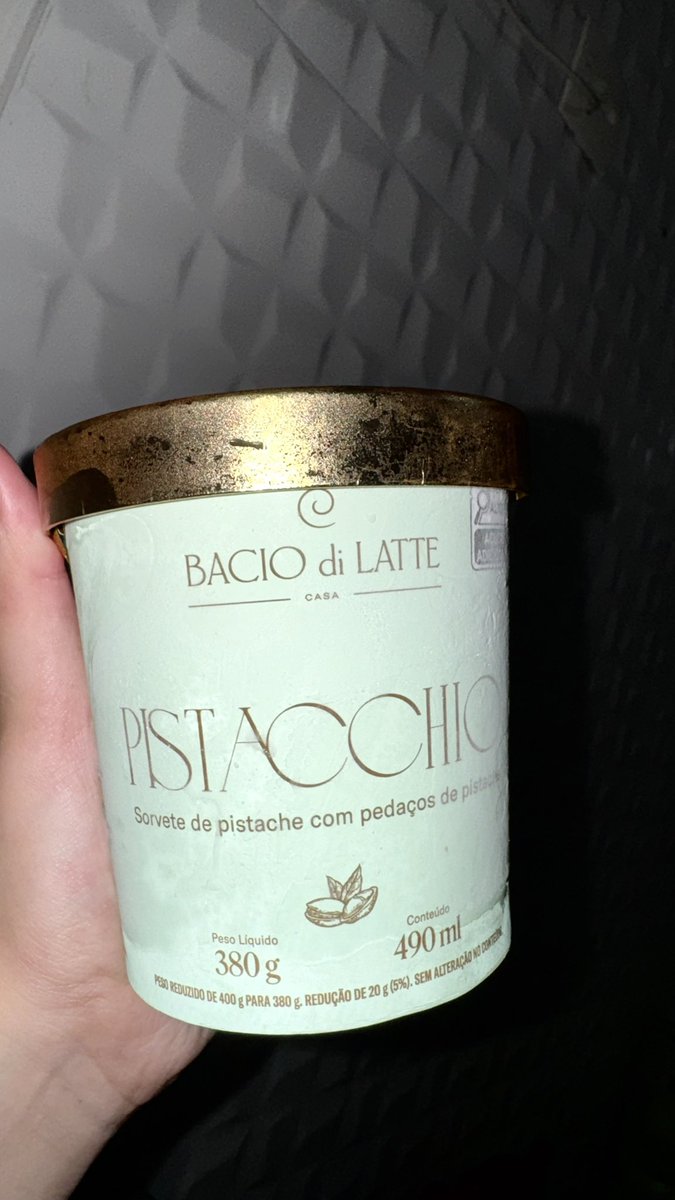 iae_fhaa's tweet photo. fui no mercado hj com tanta vontade de sair que peguei meu bacio e esqueci meu L’or https://t.co/CfZTifrR7T