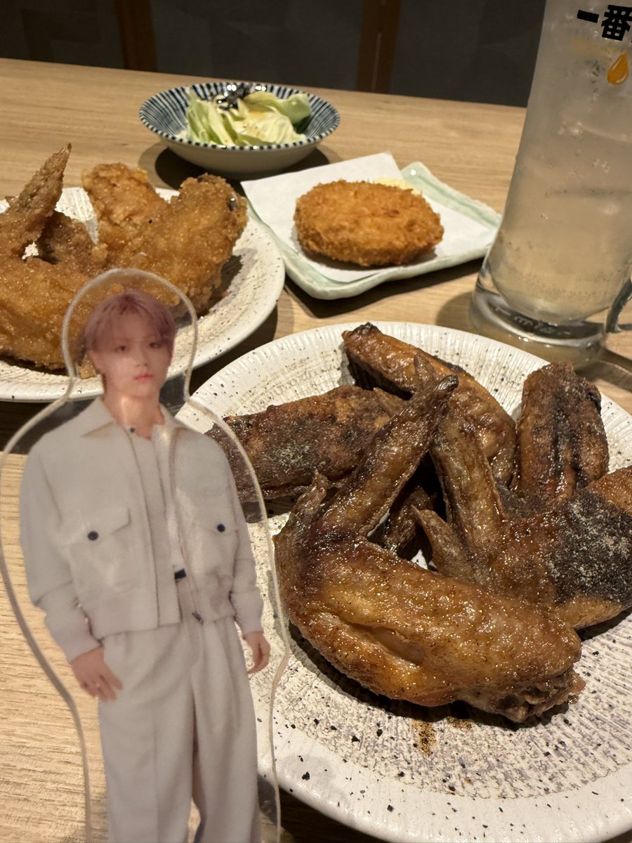 r104skrr's tweet photo. んー、1人ミーグリ旅。名古屋、ミーグリ終わって手羽先食べながら思い出浸ったり、新潟は個別ミーグリ前にトンカツ食べて勝つ🤙🏼で望んだり。🙂‍↕️ミニラ公演後、数年ぶりにガンダして公開収録向かったなどした。楽しかった。 https://t.co/j9nOyjWaUO