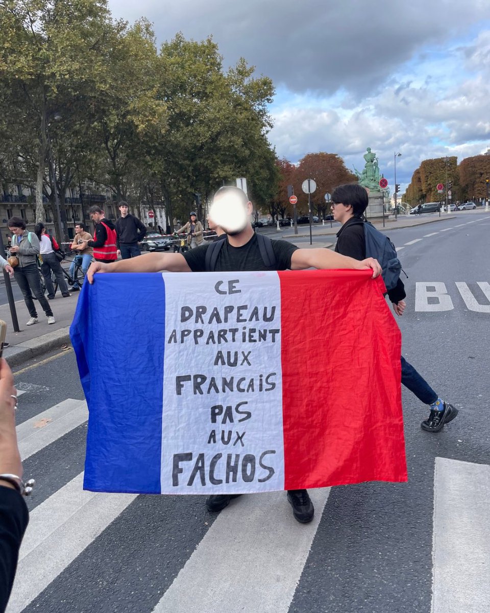 bb_sab_'s tweet photo. Hors de nos manifs, le nazi ! https://t.co/1fPyXpqyTf