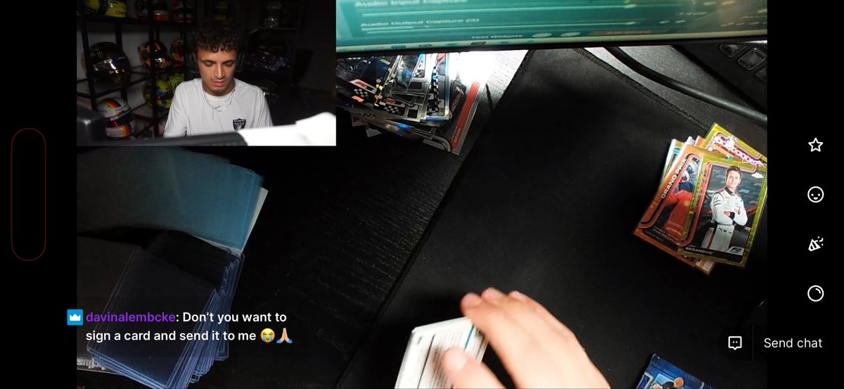 thefourtenfiles's tweet photo. i am just sitting here watching him opening cards, priorities 🫶🏼 https://t.co/kbbjfqEfxP