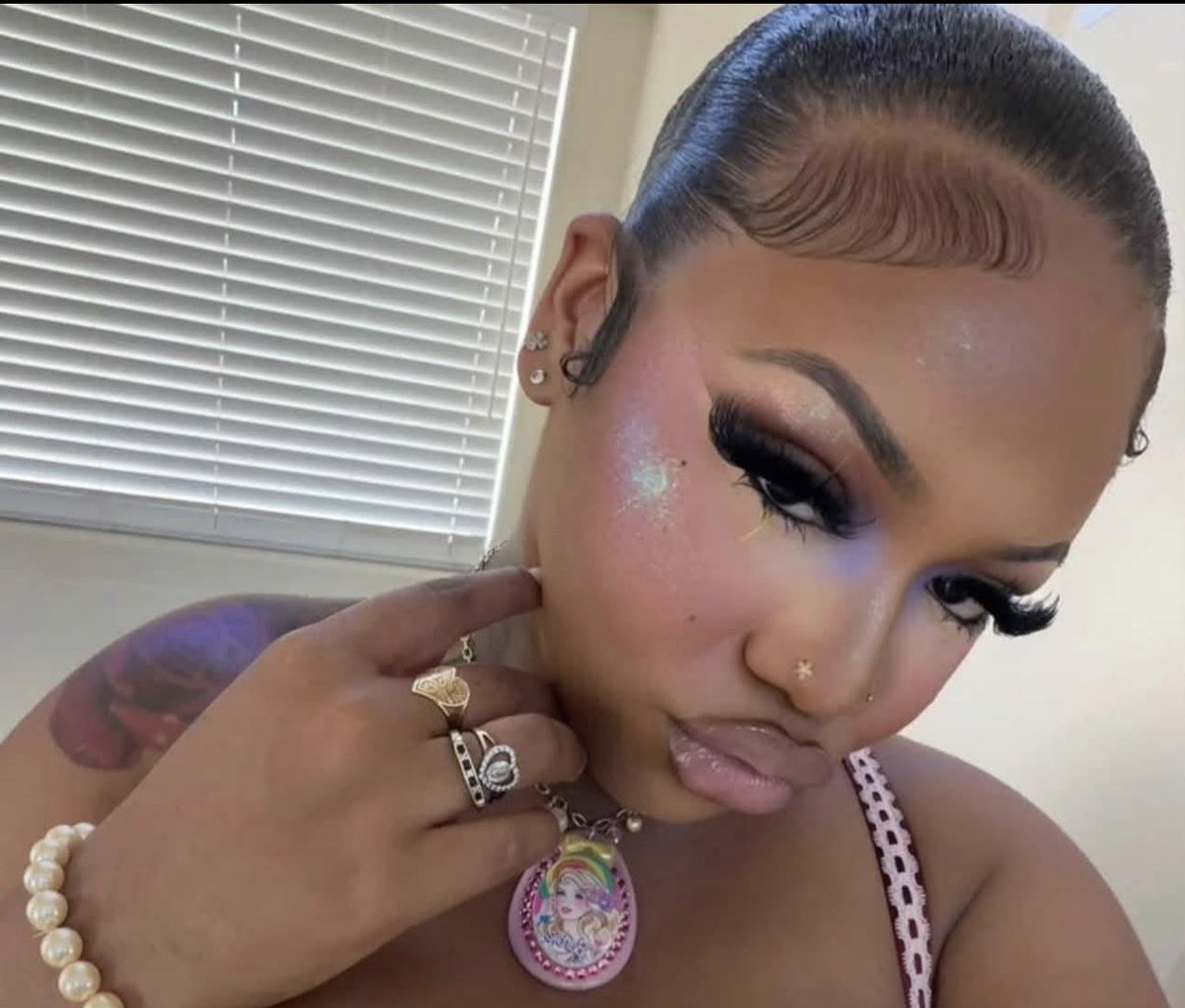 imdatniqqadani's tweet photo. Whimsical makeup looks 🧚🏽 https://t.co/K55yOPdEMS