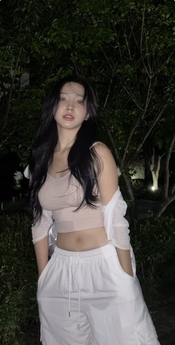 Kimhyeonnn's tweet photo. Me in public vs me in private 

#bwc #bleached #wmaf #cuckold #hotwife #cheating #asiancuckold #cuck https://t.co/4gmr1RNeii