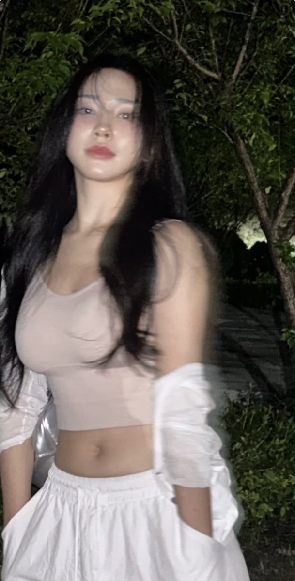 Kimhyeonnn's tweet photo. Me in public vs me in private 

#bwc #bleached #wmaf #cuckold #hotwife #cheating #asiancuckold #cuck https://t.co/4gmr1RNeii