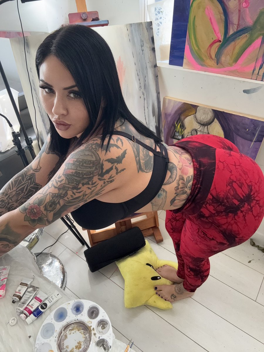 drea2alexa's tweet photo. Can’t wait to show you what I’m painting next 🫶🏼🎨 https://t.co/xAvW0LOlJk