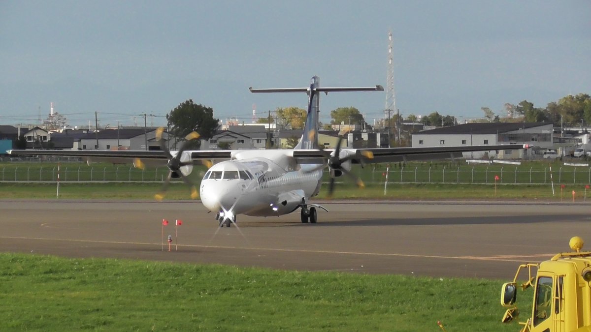 LabNvfc's tweet photo. #ATR72 

着陸するとき、プロペラはほぼ回転していないのですね。

着陸後にタキシングするときに回り出しました。

普段プロペラ機を見ることがないので、興味深いですね。

#トキエア https://t.co/fzbh7m0Wbo