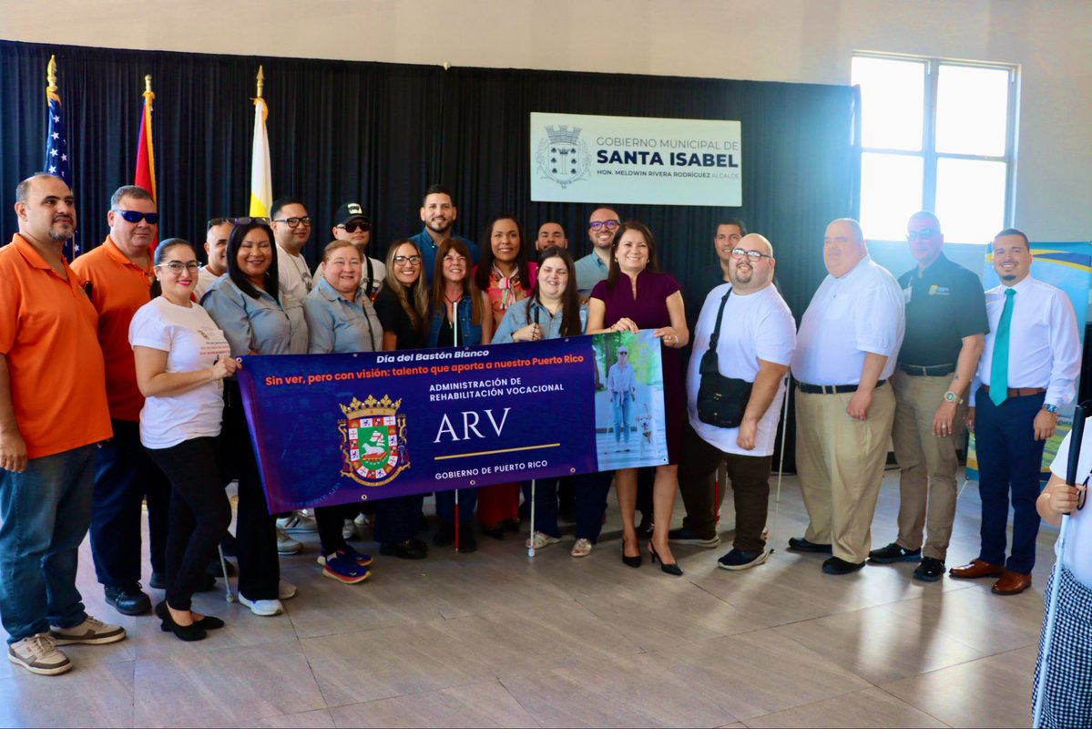 admrehabvoc's tweet photo. 🤍 En el Día del Bastón Blanco, la administradora de la #ARV, Dra. Rosa H. Lugo, reconoció en Santa Isabel el talento y las historias de éxito de empleados y participantes ciegos, reafirmando su compromiso con la autonomía, la inclusión laboral y la igualdad de oportunidades. https://t.co/2TXU0rVMwa