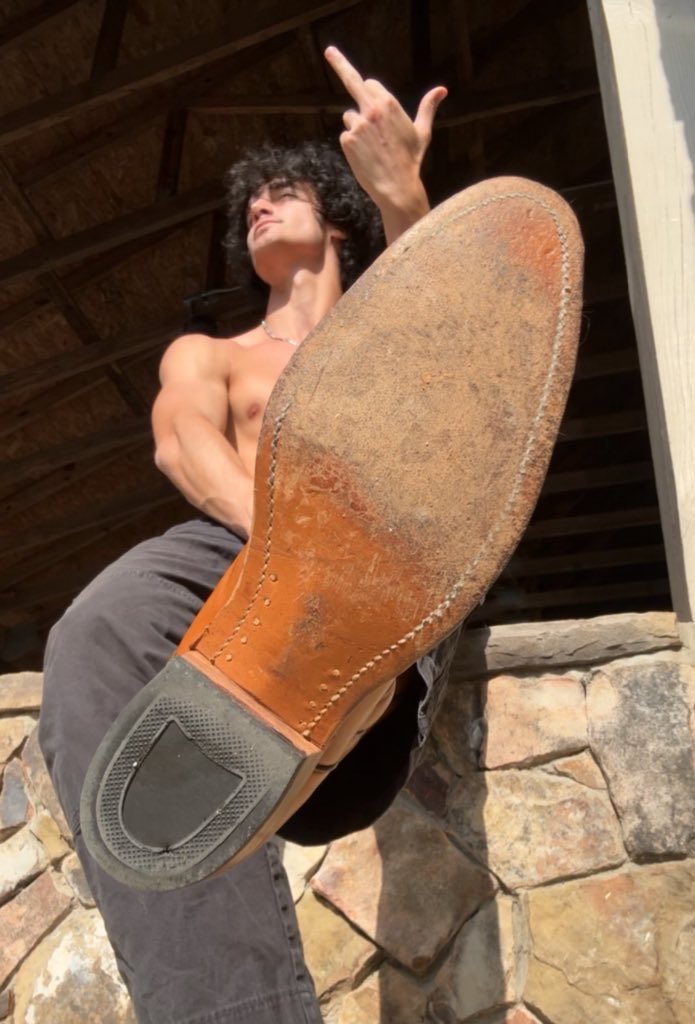 MasterSlaterX's tweet photo. Lick my boots clean Loser https://t.co/LcrJasO9YI