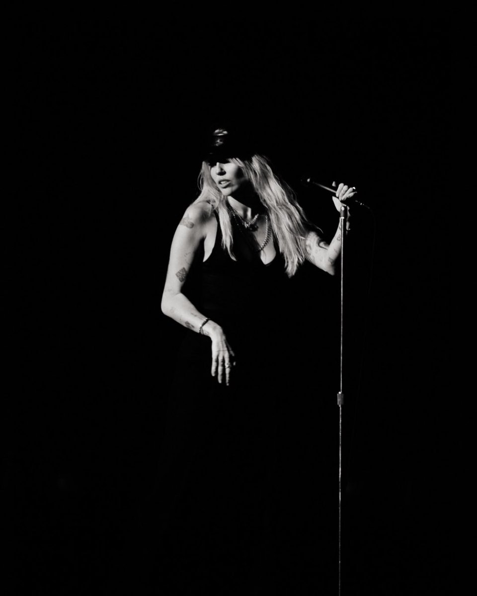 StylishCyrus's tweet photo. TOMORROW. 

@miley makes her grand return to the stage at The Hollywood Bowl tomorrow night. The show will be her first full set in a while and it’s sure to be an ICONIC night! 🎤✨🎸❤️‍🔥 https://t.co/XDcyXgCdQL
