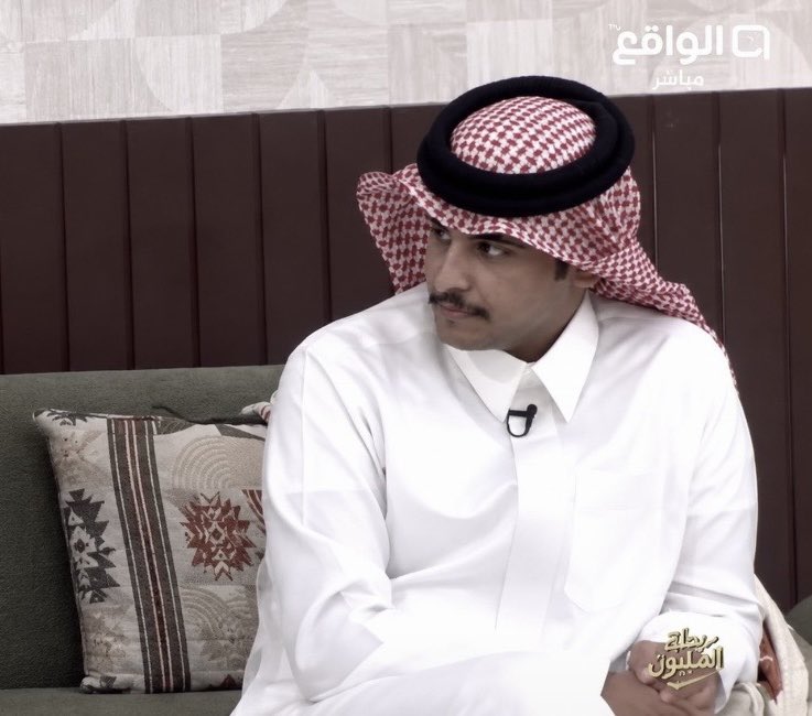 Ma94_9's tweet photo. بكل مره يثبتون انه القوي 
حاربوا ذكاءه وحاربهم بالثبات 
عندما يجتمع الذكاء والقوة في شخص واحد،تصبح محاولات إسقاطه مجرد وقود نجاح شتان بين من يصنعه "التوجيه"وبين من يصنع نفسه بنفسه فرق بين من ينتظرون من يُلمّع مسيرتهم ومن مسيرته تَلمع لوحدها بذكائه💎🦅
#زياد_الحربي #رحلة_المليون85 https://t.co/SHbBbg76DK