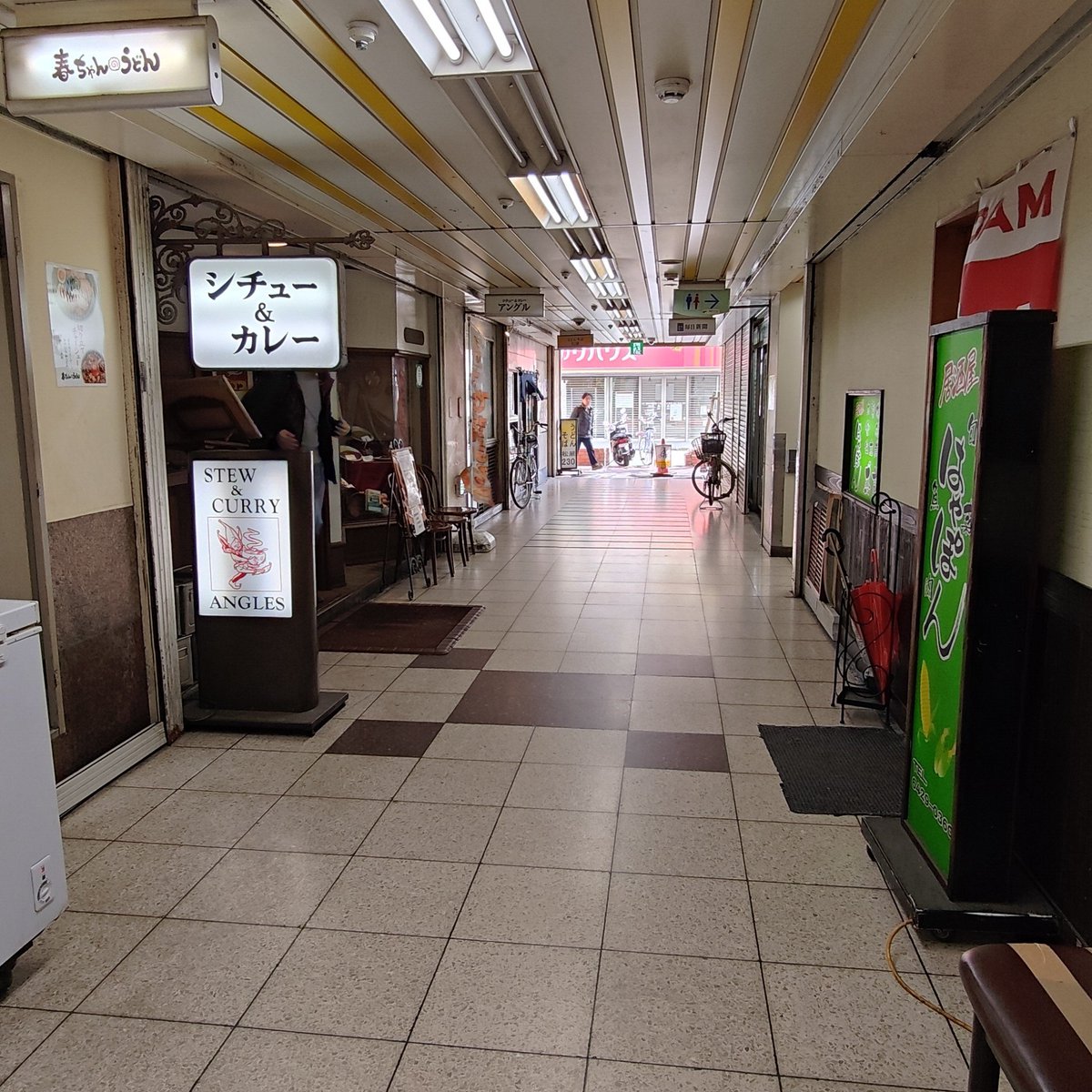 ai_shib's tweet photo. 昭和レトロ好きなら、尼崎の「さんさんタウン」はかなりおすすめ。
駅前だけで昔ながらの喫茶店や洋食ランチを楽しめて、スパゲティなど人気店はお昼どきに行列も。
電車が便利ですが、車なら駐車場もあります。
「ちょっと懐かしい街歩き」がしたい日にぴったり😊
#昭和レトロ #洋食ランチ #阪急塚口 https://t.co/vuOd82CDuw