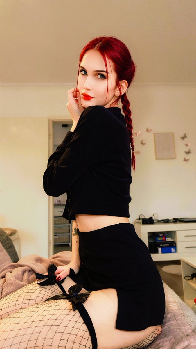 Tamina_x3S's tweet photo. Ich trage Schwarz, weil Unschuld mir nie gestanden hat.
#stockings #femdom #findom #fansly #redhair #redhead #follow #fyp #new https://t.co/MVy5etsqgR