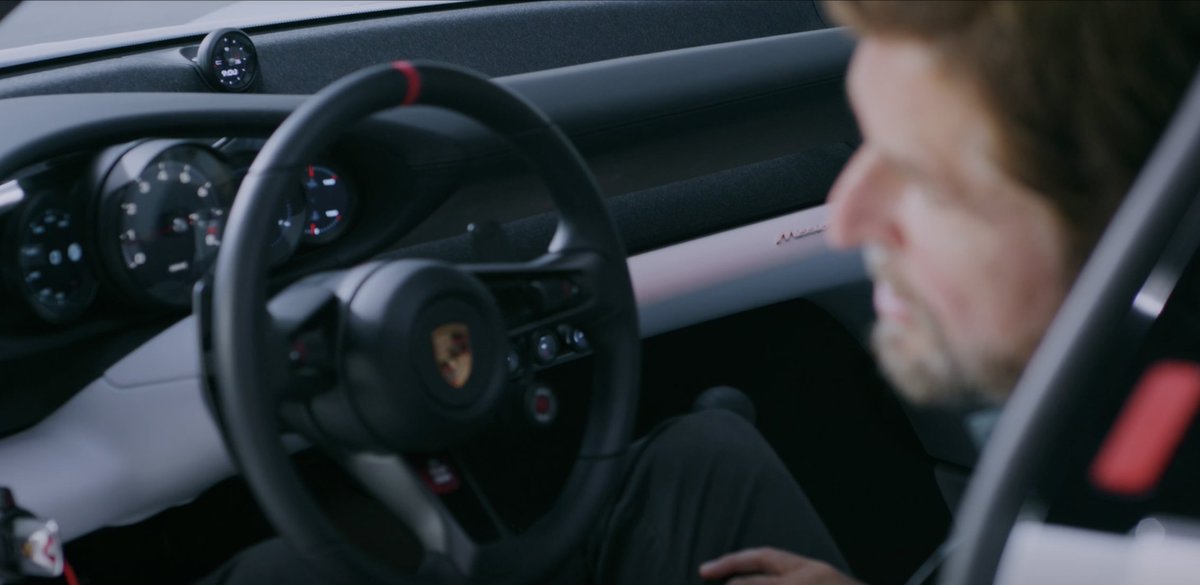 sporadica's tweet photo. A PHYSICAL KEY

NO BULLSHIT 40 INCH TV MONITOR IN THE MIDDLE

BEAUTY. STYLE. CHARACTER. NOT A FUCKING APPLE CAR.

I AM BLOWN AWAY https://t.co/17j6RUnXCb