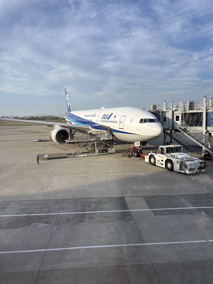 tomopooh0724's tweet photo. 無事伊丹空港へ✈️
これから東京出張行きます！
眠いから爆睡だ🥱
(2日前と同じ飛行機です) https://t.co/mQlhKrIkq4