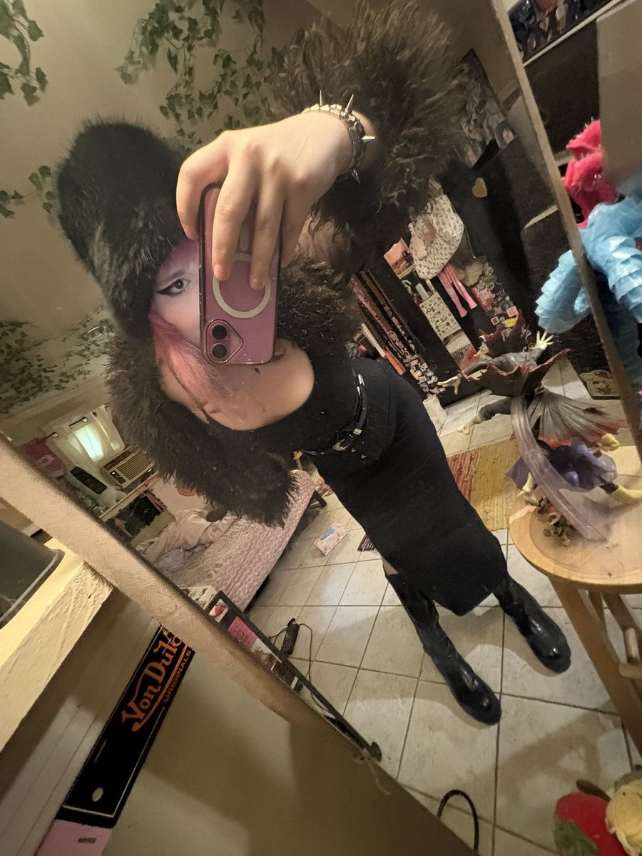 pinkbunnibun's tweet photo. so uh… who’s buying me dinner?  😋💕 https://t.co/FFN77Gztwv