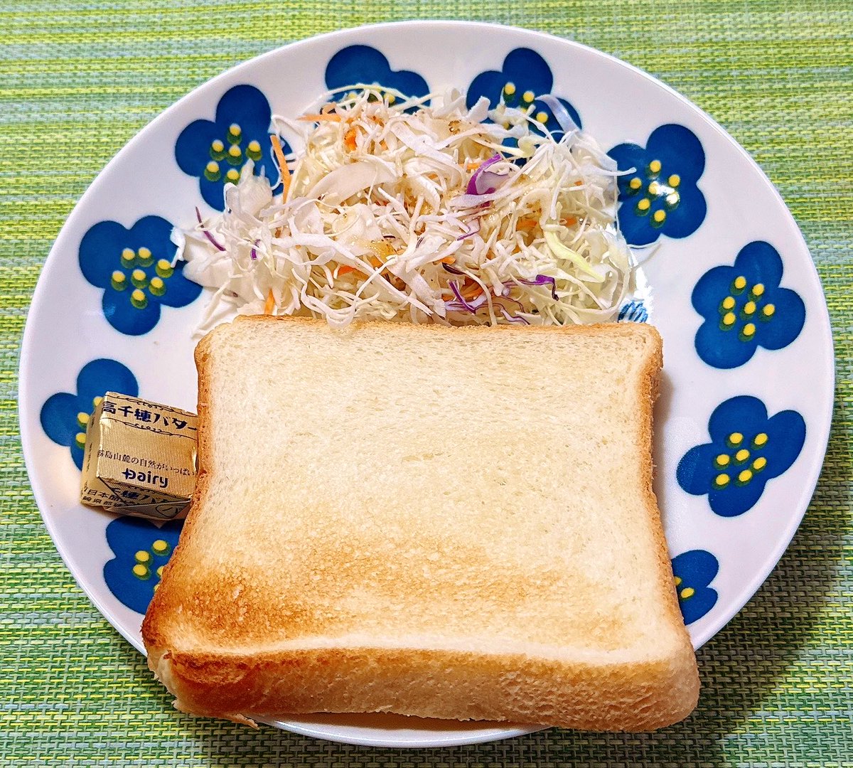 Toshiro_O's tweet photo. 朝ごはん
#朝ごはん #朝食 
#朝ごはんしっかり食べよう 
#高千穂バター https://t.co/37IvhX3Bgg