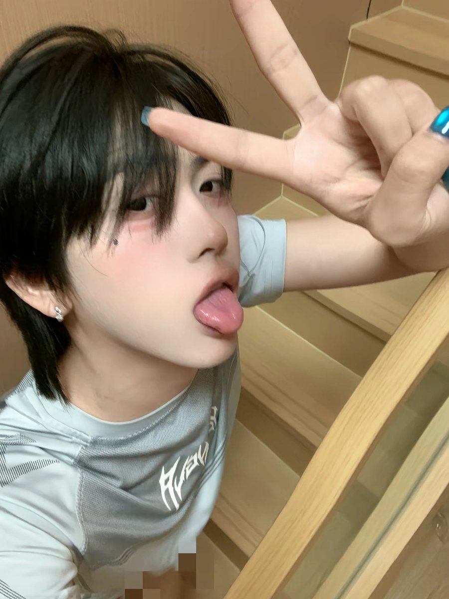iyan_borneto's tweet photo. 🩶想被我吃嘛
很爽哦嘻嘻🐰 https://t.co/ii4VCrylec