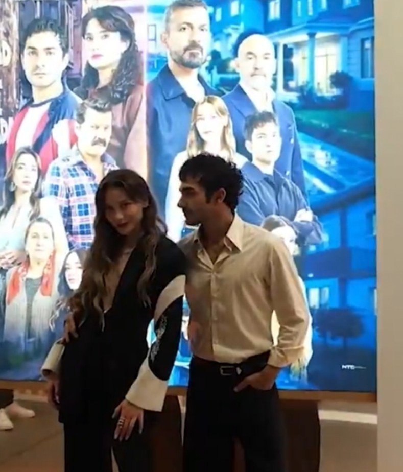 callmemooncakes's tweet photo. Rahimcan’s fav activities with his best friend in a day:
kiss her hands in the most romantic way possible
carry her purse
open his arms for her to jump into them
bonus points if he compliments her and can’t take his eyes off her #RahEl #emnaz https://t.co/LsbJ4R7w3S