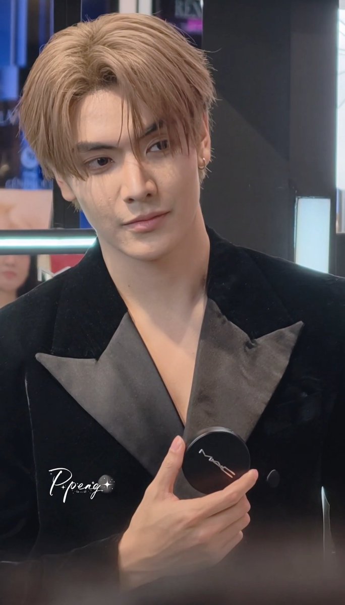 Hossy1503's tweet photo. Muy guapo 💚✨

JOONG MAC TAP TAP GO
#MACStudioFix 
#TapTapGo https://t.co/zHsSPtHgJD