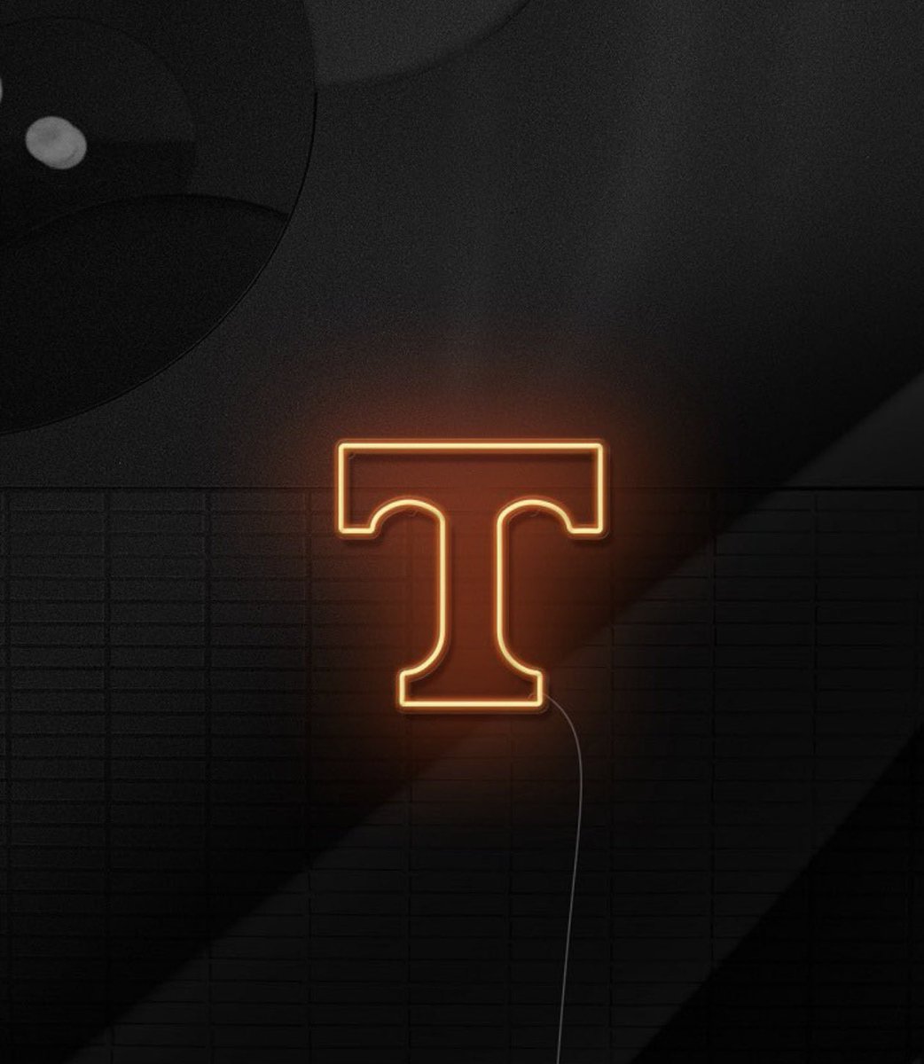 BrownRasea92567's tweet photo. Extremely blessed and excited to be down in Rocky Top for their game vs bama🟠⚪️!! @southpointeFBSC @FootballSPHS @ChadSimmons_ @247Sports @GregBiggins @CraigHaubert @AnnaH247 @FisherBrewerGC @TomLoy247 @RustyMansell_ @247Hudson @247recruiting  @iguerin @Andrew_Ivins https://t.co/9cQMUkkFCO